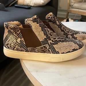 NWOT snakeskin shoes